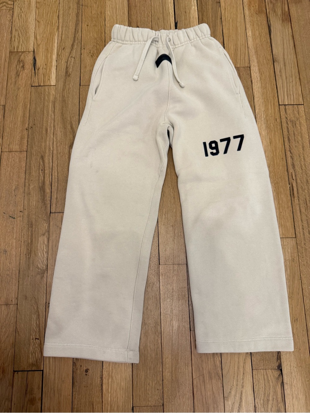 Essentials Fear of God 1977 Logo Cream Kids Sweatpants
